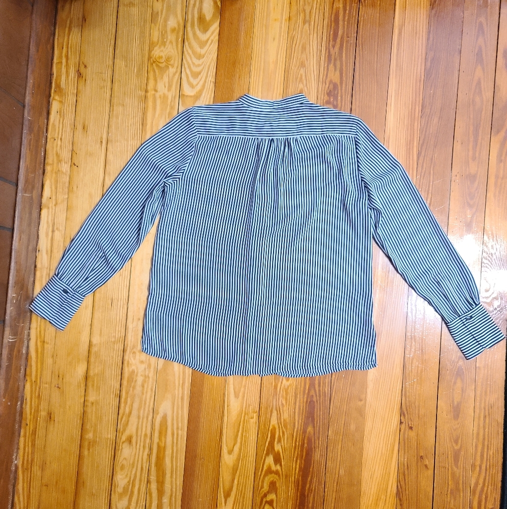🦋Sale🦋4/$25Ann Taylor Factory Button Down Blouse - Picture 4 of 12